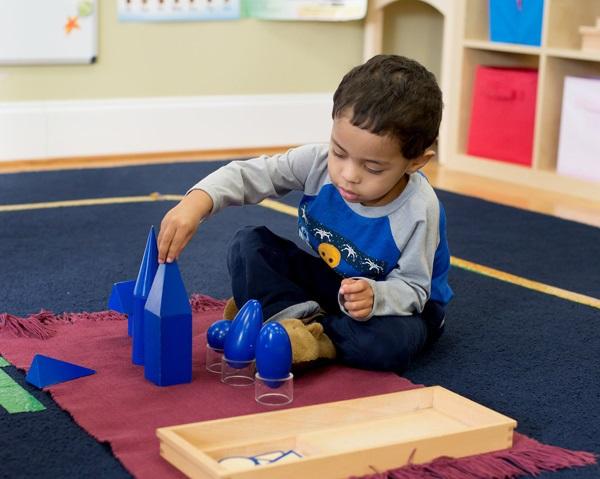 Phương pháp giáo dục montessori phù hợp với ai